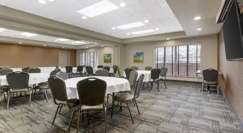 Best Western Plus Pembina Inn & Suites