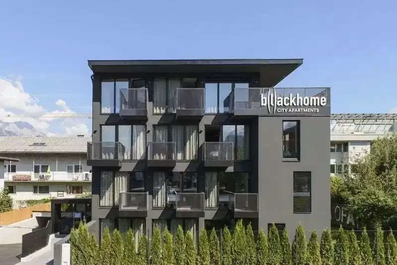 B(l)ackhome City Apartments