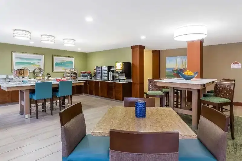 Hawthorn Suites by Wyndham Naples