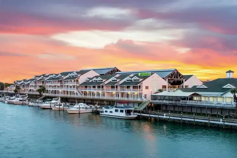 Holiday Inn Hotel & Suites Harbourside