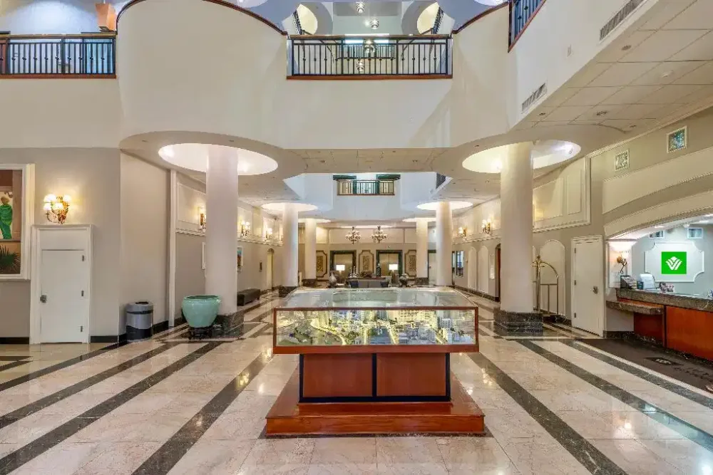 Wyndham Garden Baronne Plaza