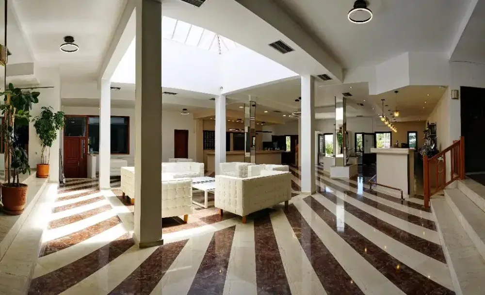 Pasiphae Hotel