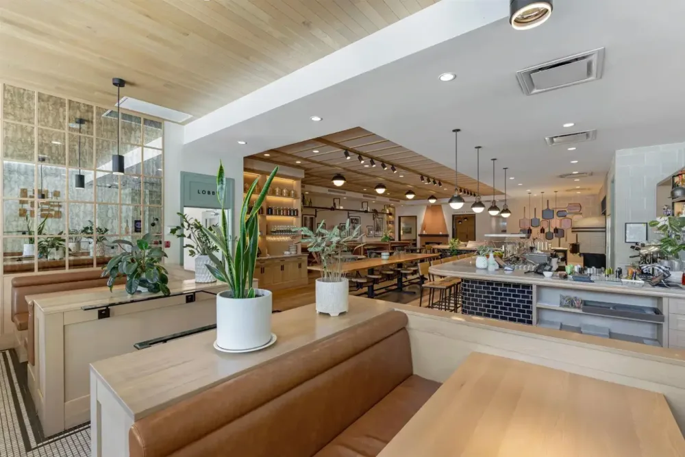 Best Western Plus Baker Street Inn