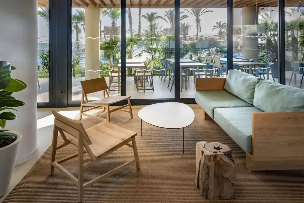 Caprici Beach Hotel & Spa