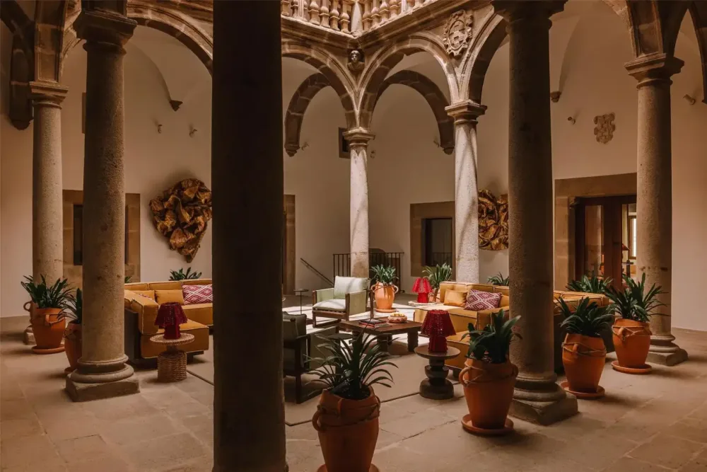 Palacio De Godoy Caceres, Curio Collection By Hilton