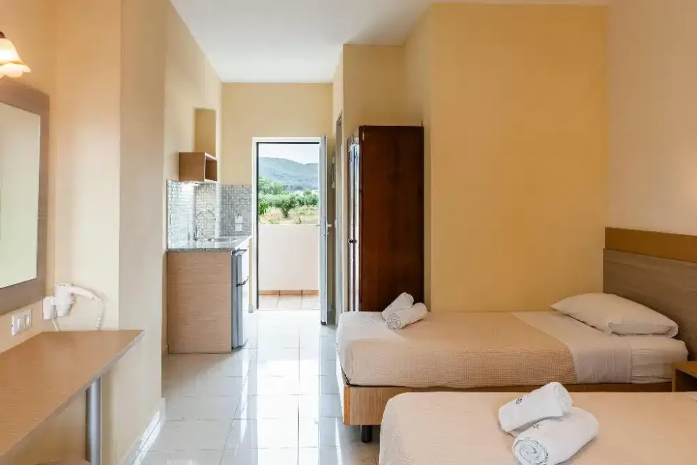 Village Inn Studios & Family Apartments