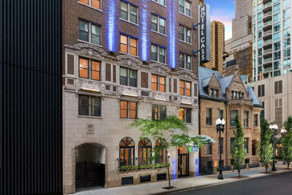 Cass - A Holiday Inn Express at Magnificent Mile