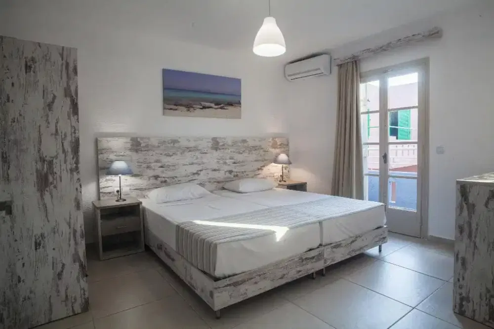 Evina Rooms & Suites