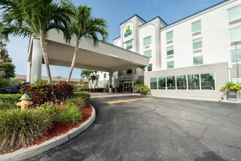 Holiday Inn Express & Suites Cocoa Beach by IHG