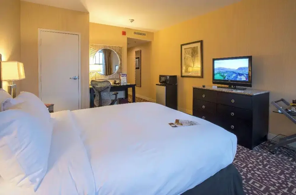 DoubleTree Suites by Hilton Detroit Downtown - Fort Shelby
