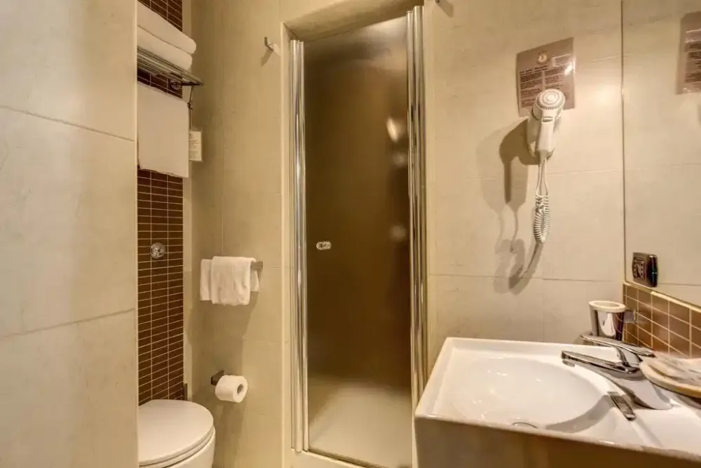 Everest Inn Rome