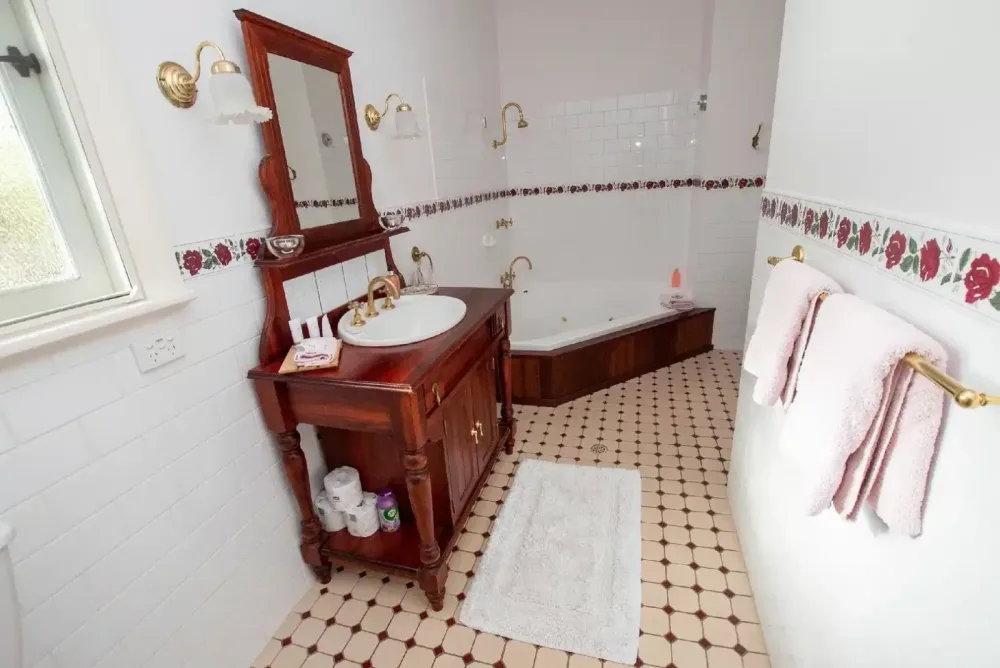 Rosebridge House Bed & Breakfast