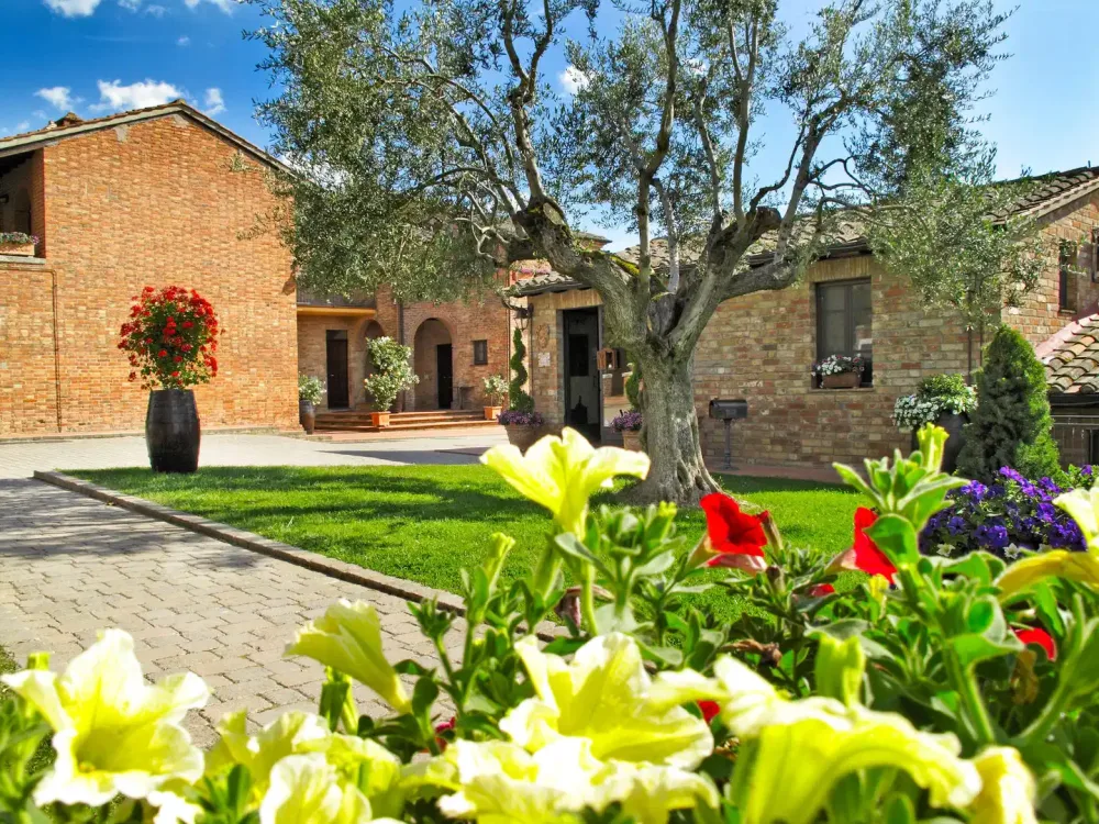 Borgo Tre Rose Hotel & Apartments