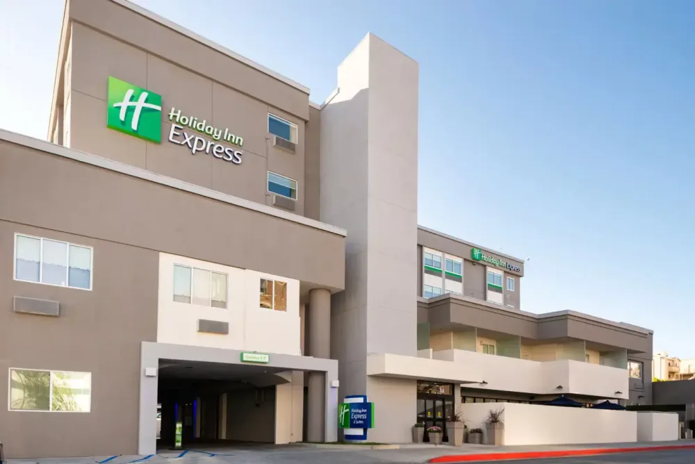 Holiday Inn Express & Suites Los Angeles Downtown West by IHG