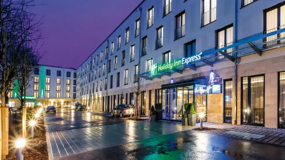 Holiday Inn Express Munich East - inklusive NFL Munich Ticket