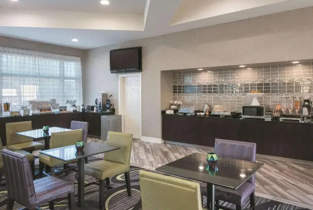 La Quinta Inn & Suites by Wyndham Orlando Airport North