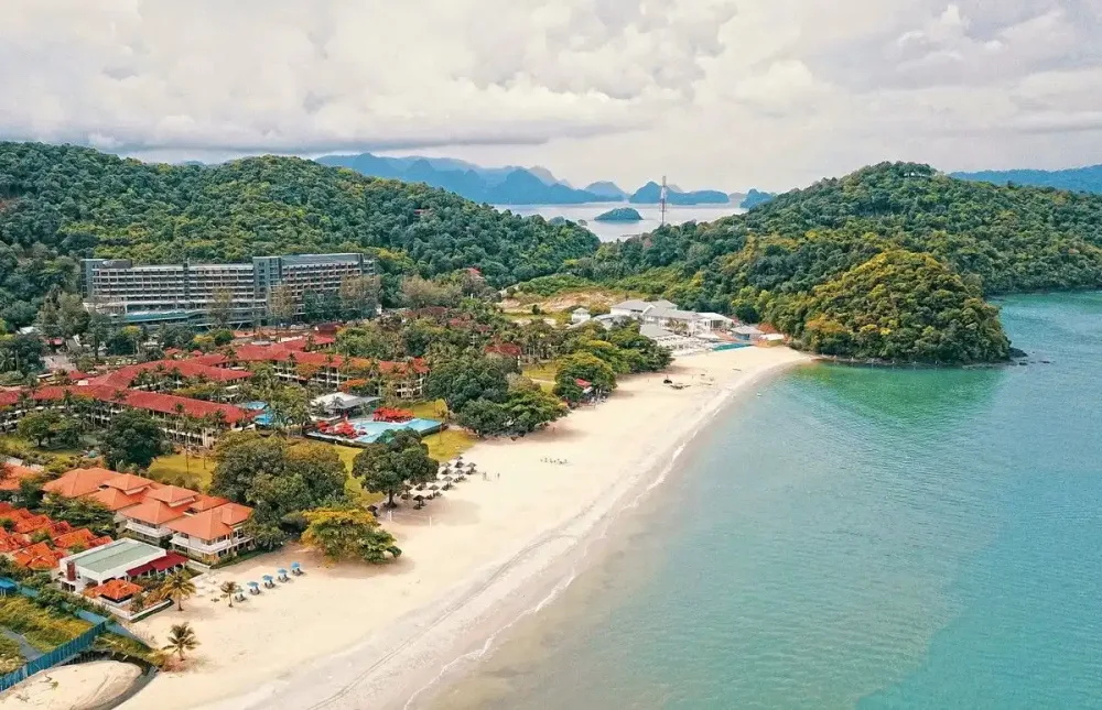 Holiday Villa Beach Resort & Spa