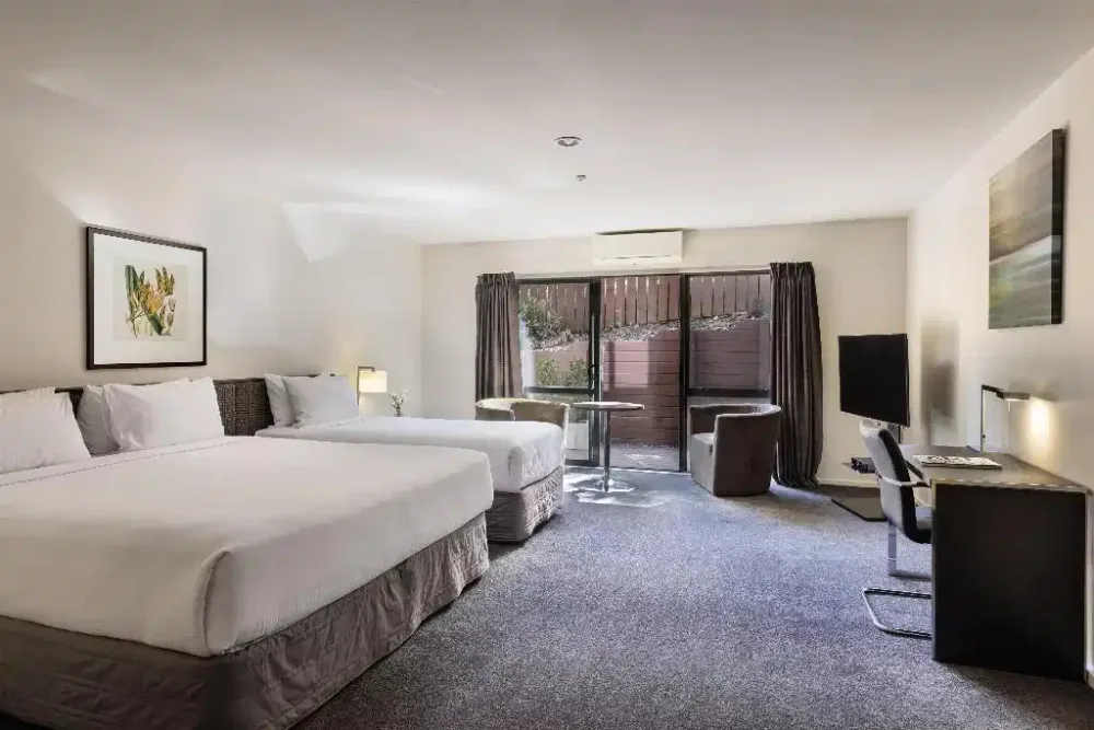 Greenlane Suites