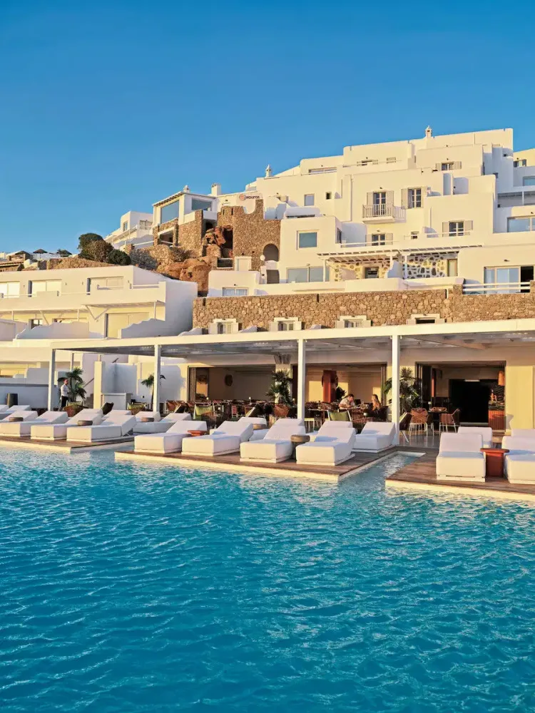 Kouros Hotel & Suites