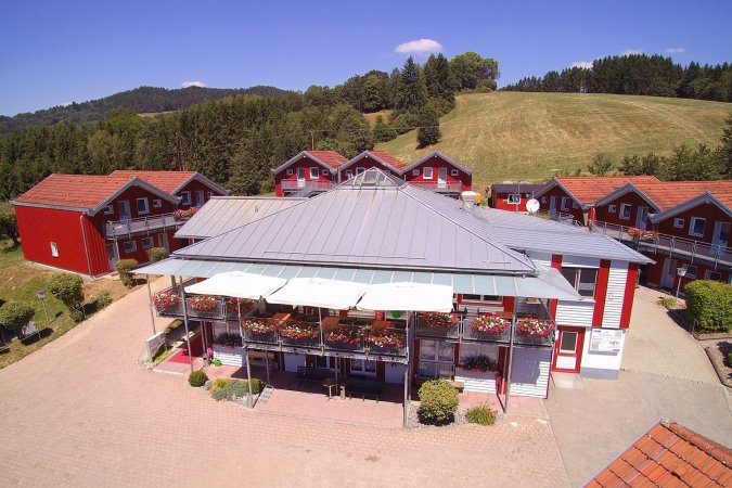 Dini Chance GmbH, DEUTSCHLAND, 8 Tage im Village Hotel 