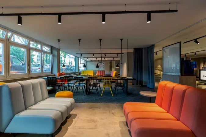 Dini Chance GmbH, DEUTSCHLAND, 4 Tage Kurzurlaub zu zweit in Düsseldorf im a&o Düsseldorf Hauptbahnhof, Reisen, Reiseschein, Reisescheine, Reisegutschein, Reisegutscheine, Hotelgutschein, Hotelgutscheine, Urlaubsgutschein, Urlaubsgutscheine, Kurzur