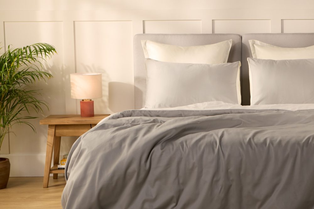 Emma Satin-Baumwolle Bettbezug 240x220 - 100% Satin aus natürlicher Baumwolle - Bronzegrau & Cremeweiß