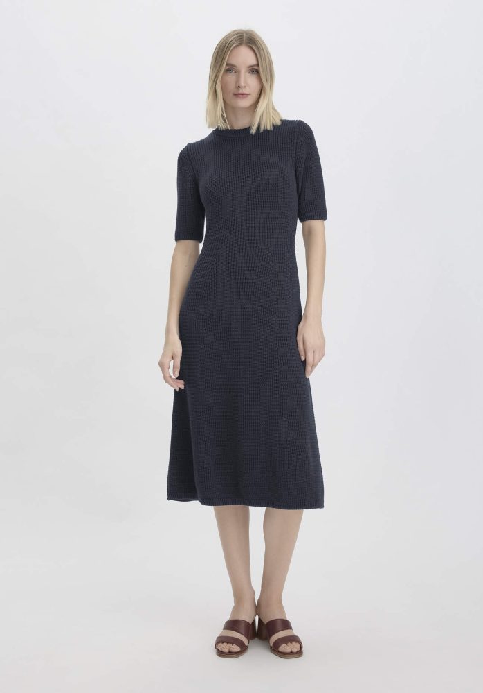 hessnatur Damen Strick Kleid Midi Slim aus Bio-Baumwolle - blau GrösseL