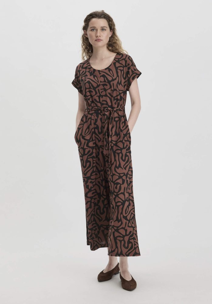 hessnatur Damen Print Jersey Jumpsuit Oversize aus Bio-Baumwolle - braun Grösse42