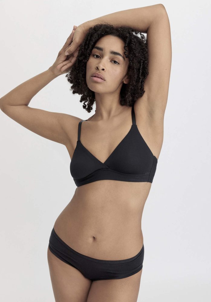 hessnatur Damen Triangel BH bügellos PURE SENSE aus TENCEL™ Modal - schwarz Grösse70B