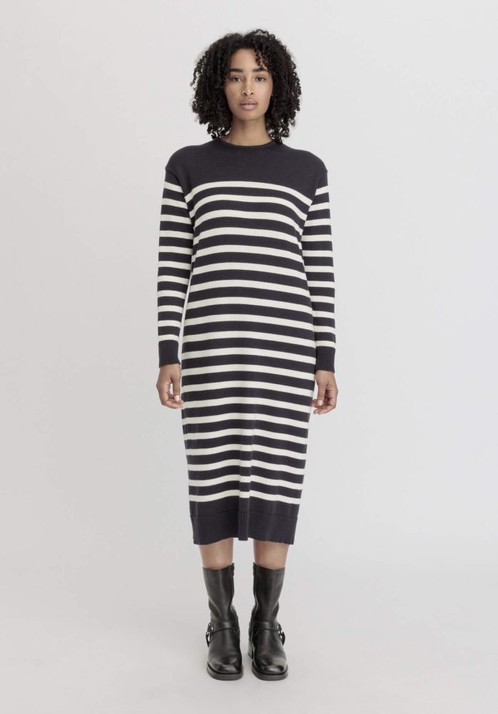 hessnatur Damen Strickkleid Streifen Midi Relaxed aus Bio-Baumwolle und weicher Schurwolle - schwarz GrösseXS