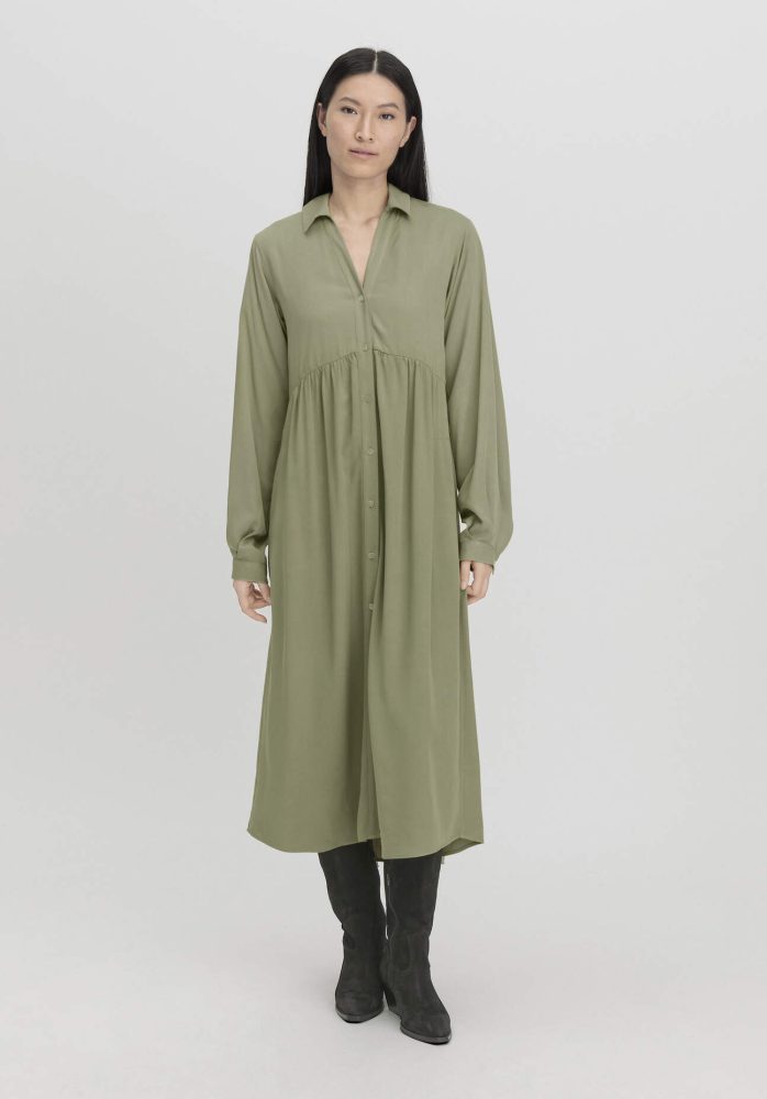 hessnatur Damen Kleid Midi Relaxed aus LENZING™ ECOVERO™ - grün Grösse38
