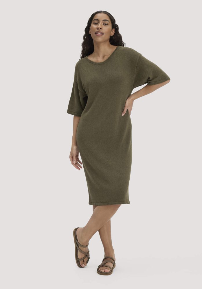 hessnatur Damen Strick Kleid Relaxed aus Leinen mit Bio-Baumwolle und LENZING™ ECOVERO™ - grün GrösseS