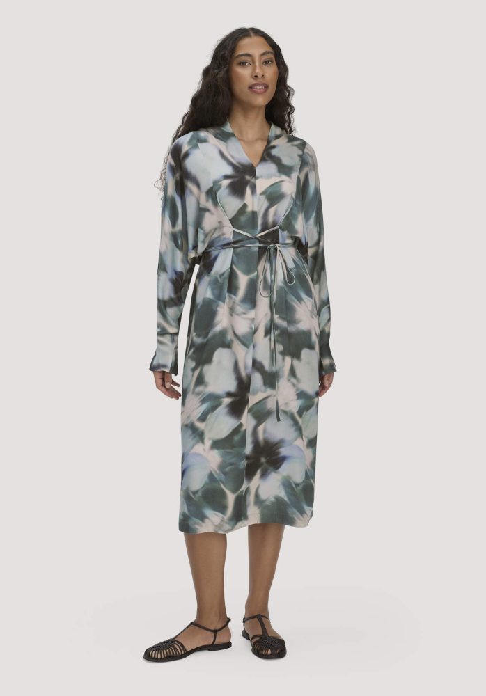 hessnatur Damen Kimono Kleid Wickeloptik Midi aus LENZING™ ECOVERO™ - blau Grösse36