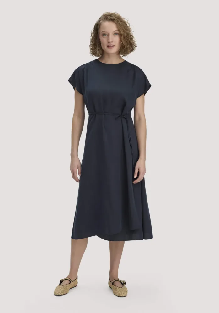 hessnatur Damen Gewebe Kleid mit Wickeloptik Midi aus TENCEL? Lyocell - blau - Größe 44