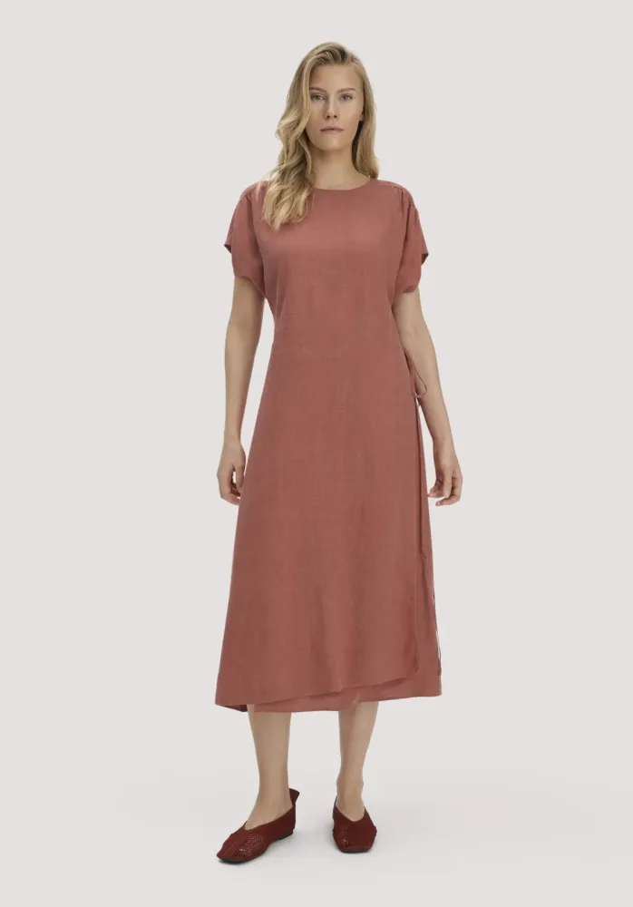 hessnatur Damen Kleid mit Wickeloptik Midi aus Leinen - braun Grösse40