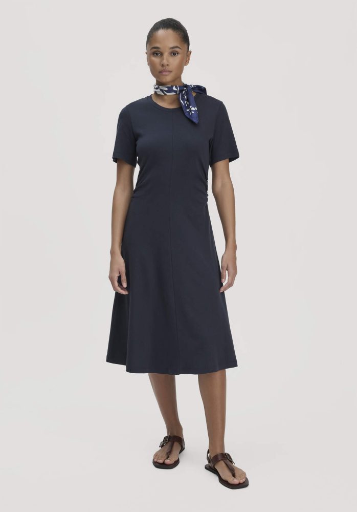 hessnatur Damen Jersey Kleid Kniebedeckend Slim aus Bio-Baumwolle - blau Grösse46