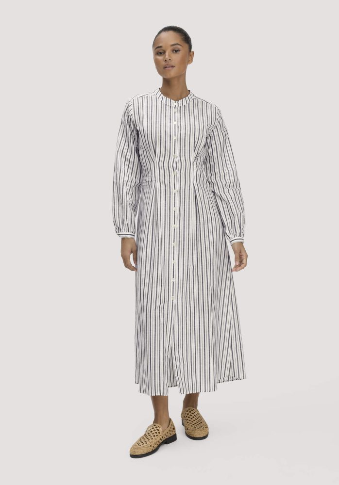 hessnatur Damen Hemdblusenkleid mit Taillierung Maxi aus Bio-Baumwolle Leinen - weiß Grösse46