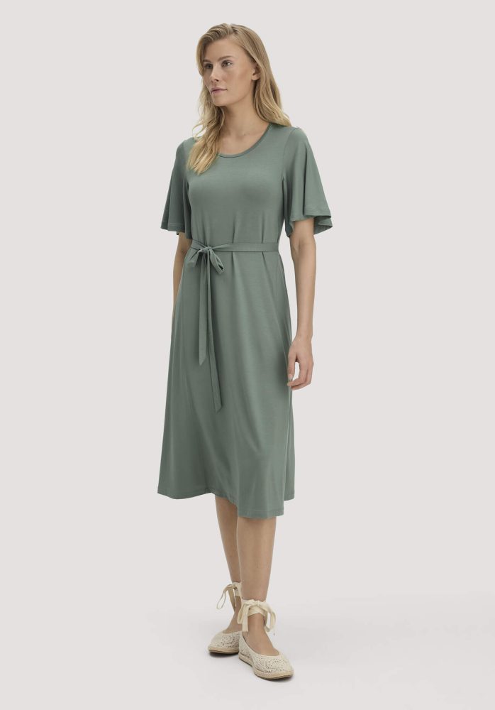 hessnatur Damen Jersey Kleid Kniebedeckend Slim aus TENCEL™ Lyocell - grün Grösse46