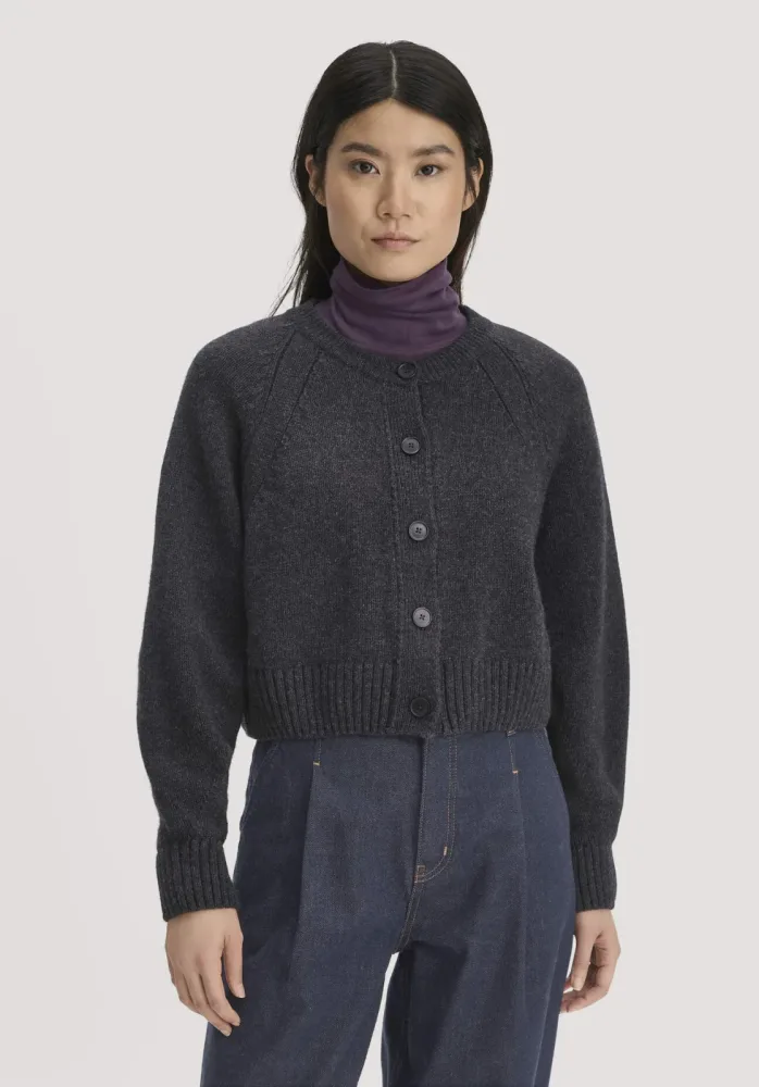 hessnatur Damen Strick Jacke Relaxed Cropped aus Bio-Merinowolle mit Bio-Baumwolle - grau GrösseL