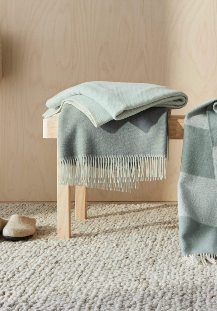 hessnatur Doubleface Plaid TOSID aus Bio-Lambswool - grün Grösse130x180 cm