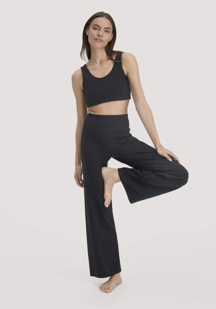 hessnatur Loungewear Hose Regular ACTIVE LIGHT aus Bio-Baumwolle - schwarz GrösseM