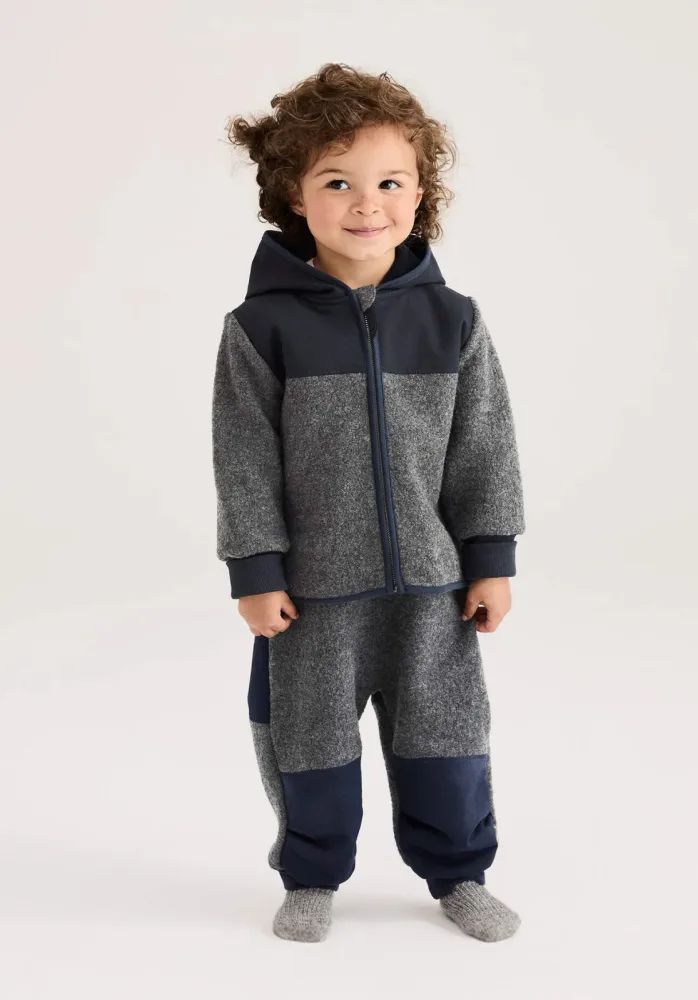 hessnatur Baby Wollwalk Latzhose aus Bio-Merinowolle mit Nature Shell - grau Grösse98/104