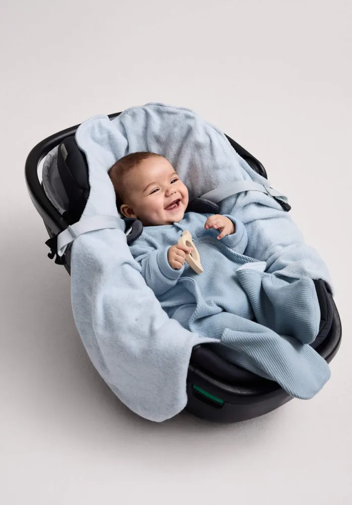 hessnatur Baby Piqué Einschlagdecke aus Bio-Baumwolle - blau - Größe 88cm x 100cm
