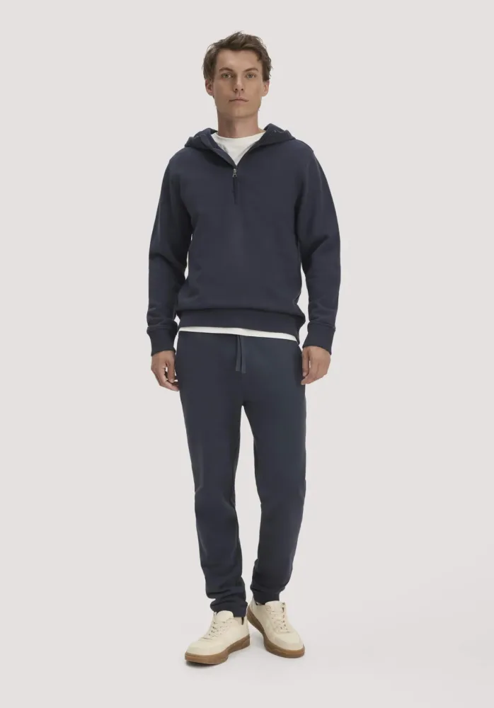 hessnatur Herren Sweathose TRIAS Relaxed BETTERRECYCLING aus Bio-Baumwolle - blau GrösseS