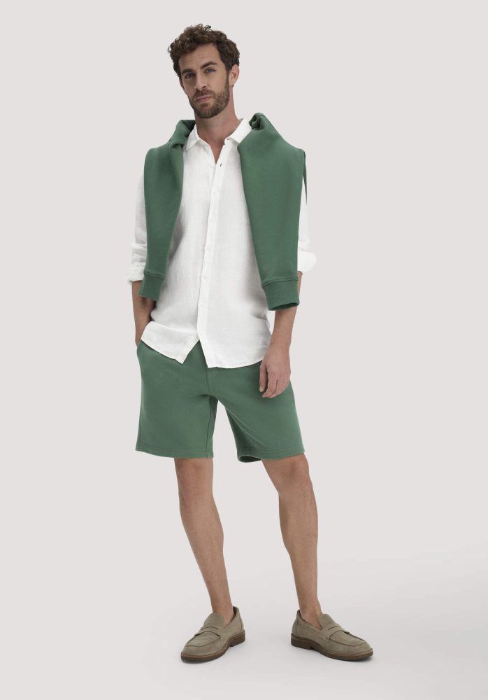 hessnatur Herren Sweat Shorts TRIAS Relaxed BETTER RECYCLING aus Bio-Baumwolle - grün GrösseL