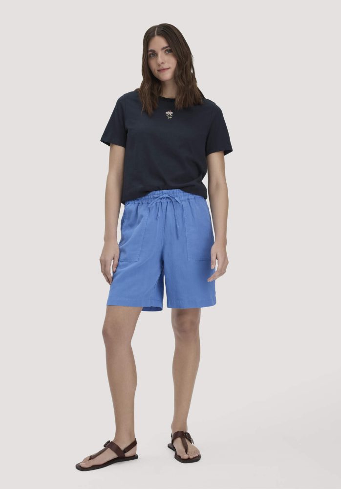 hessnatur Damen Shorts Relaxed aus weichem TENCEL Lyocell mit Leinen - blau Grösse46