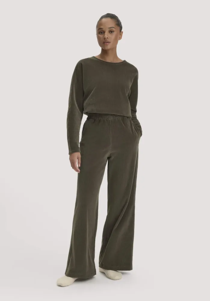 hessnatur Loungewear Hose Cordstretch Wide Leg ACTIVE LIGHT aus Bio-Baumwolle - grün - Größe M