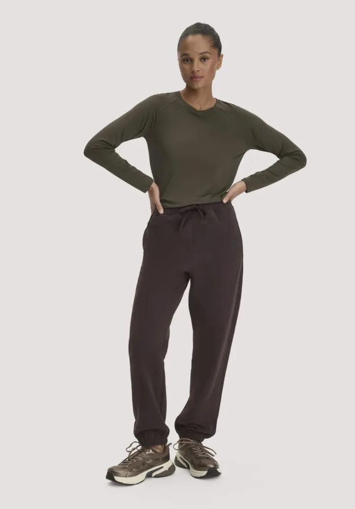 hessnatur Loungewear Sweathose Relaxed ACTIVE LIGHT aus Bio-Baumwolle mit recycelter Baumwolle - braun - Größe L