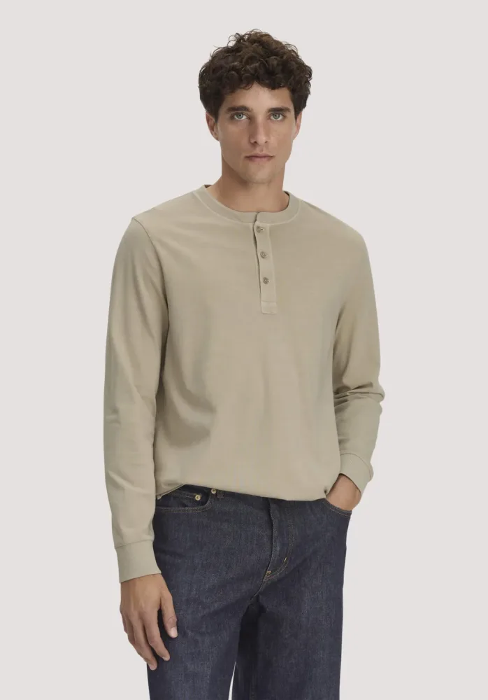 hessnatur Herren Henley Longsleeve Relaxed aus Bio-Baumwolle - beige - Größe 46