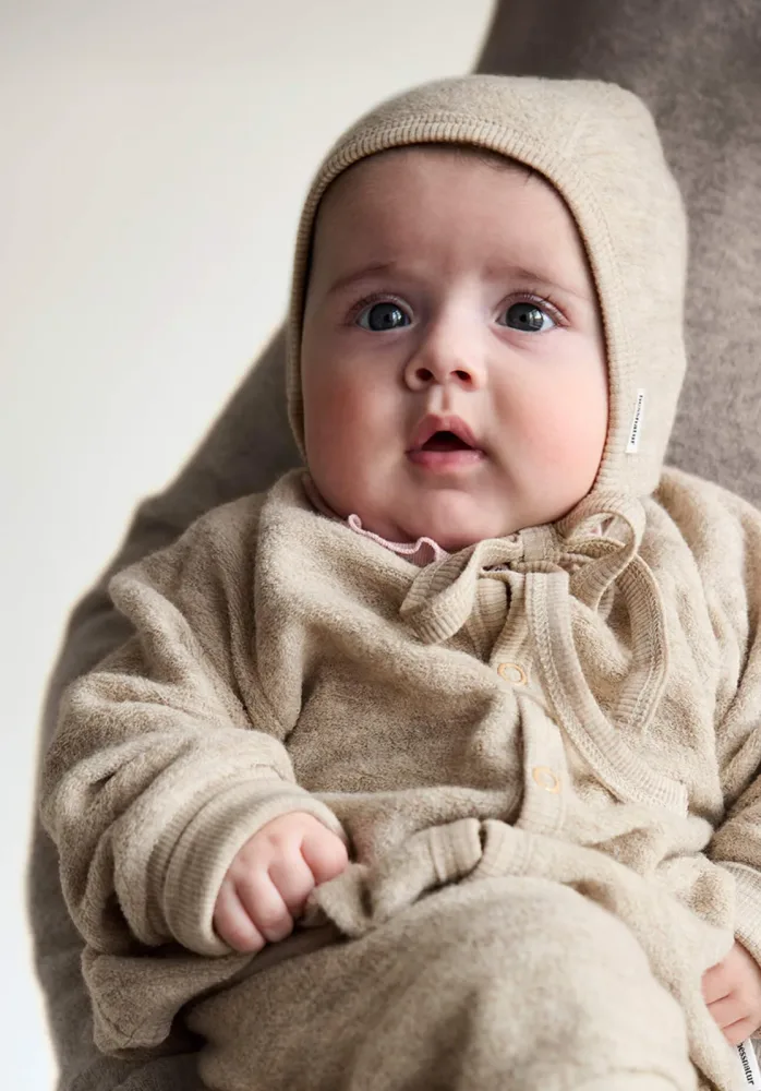 hessnatur Baby Häubchen Wollfrottee aus Bio-Merinowolle - beige - Größe 41/43